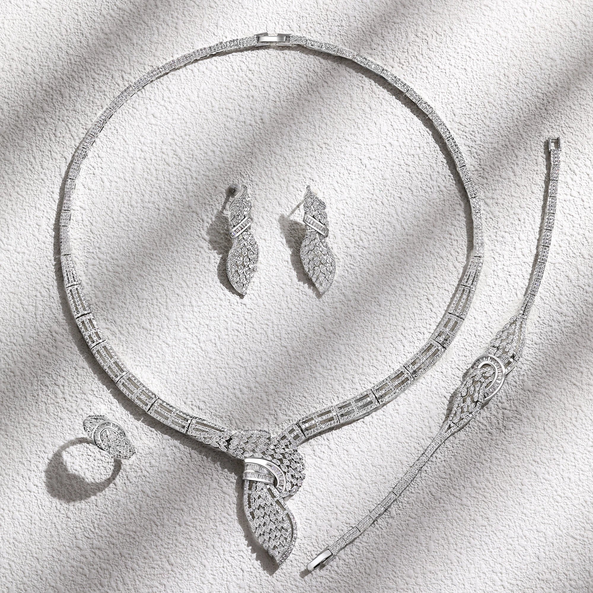 Luxury jewelry set of 4 pieces for women in white