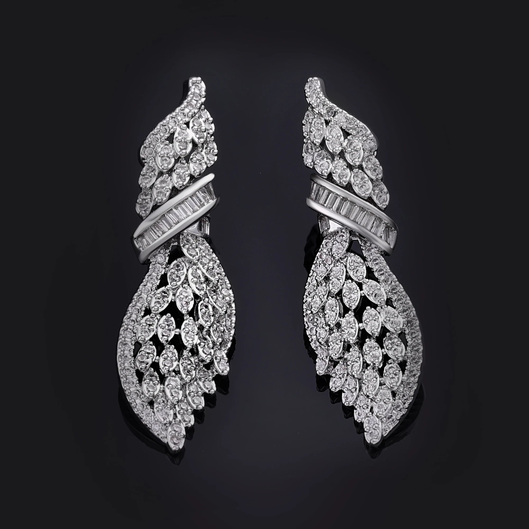 Luxury jewelry set of 4 pieces for women in white